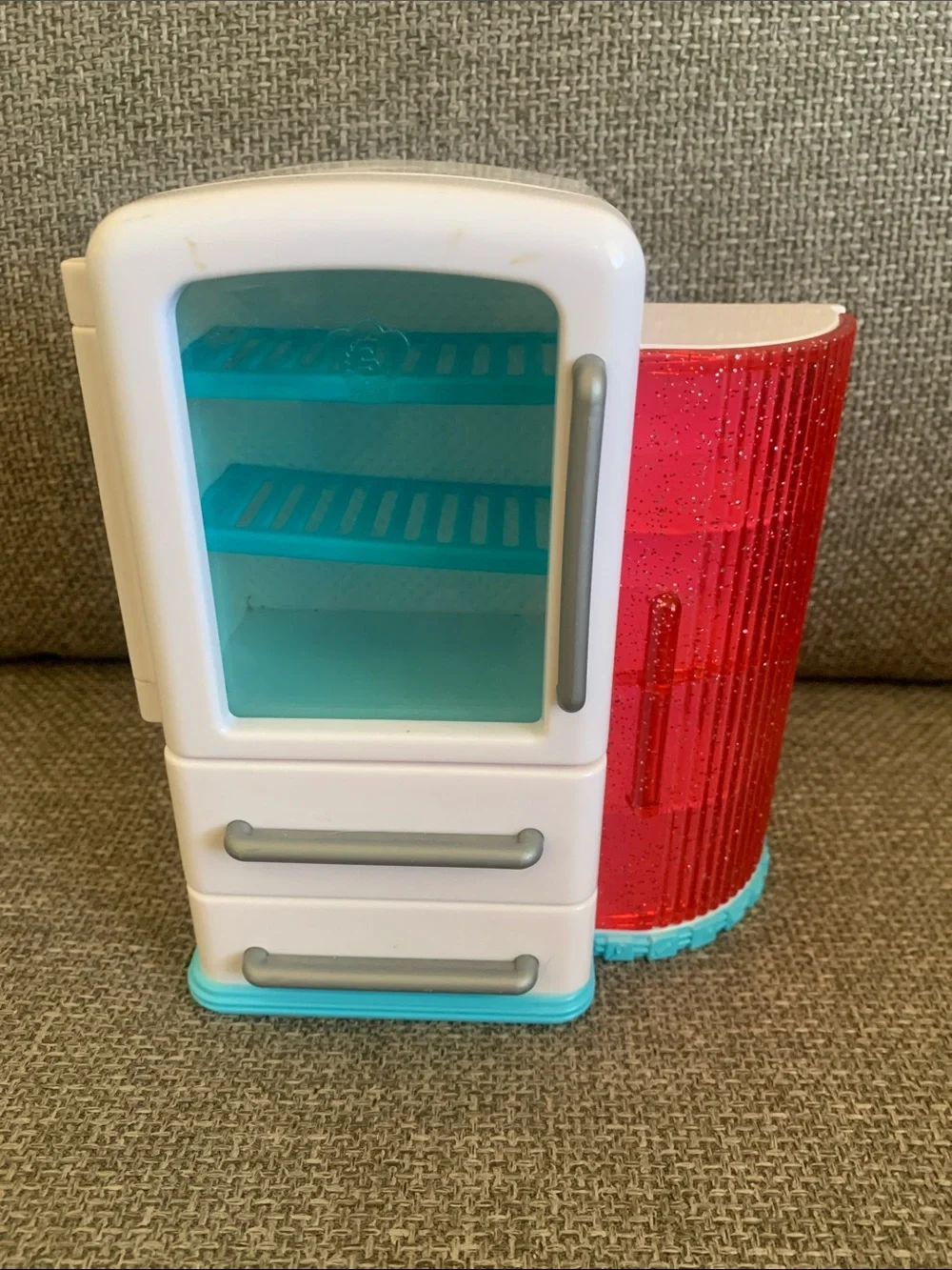 Shopkins Mini Fridge Playset with Figures